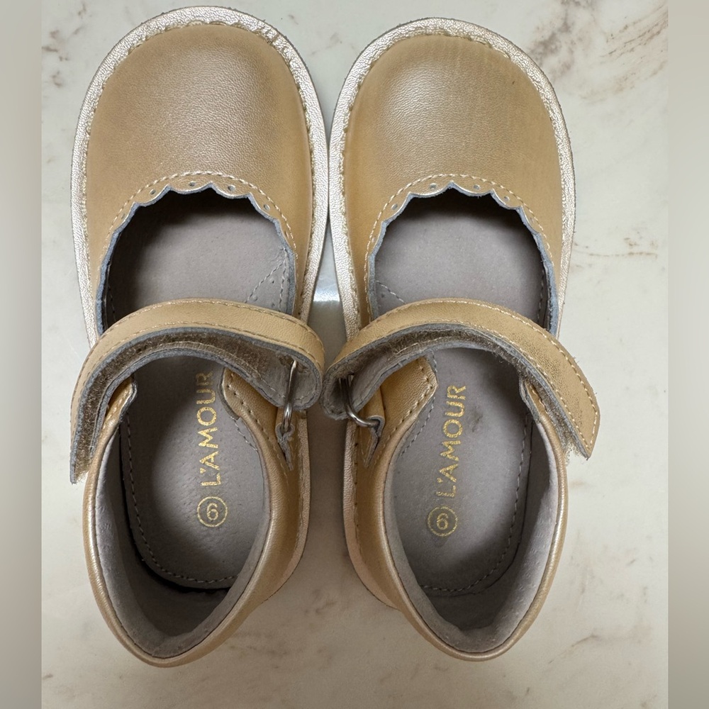 L’AMOUR style F-488 
Champagne size 9
Good condition